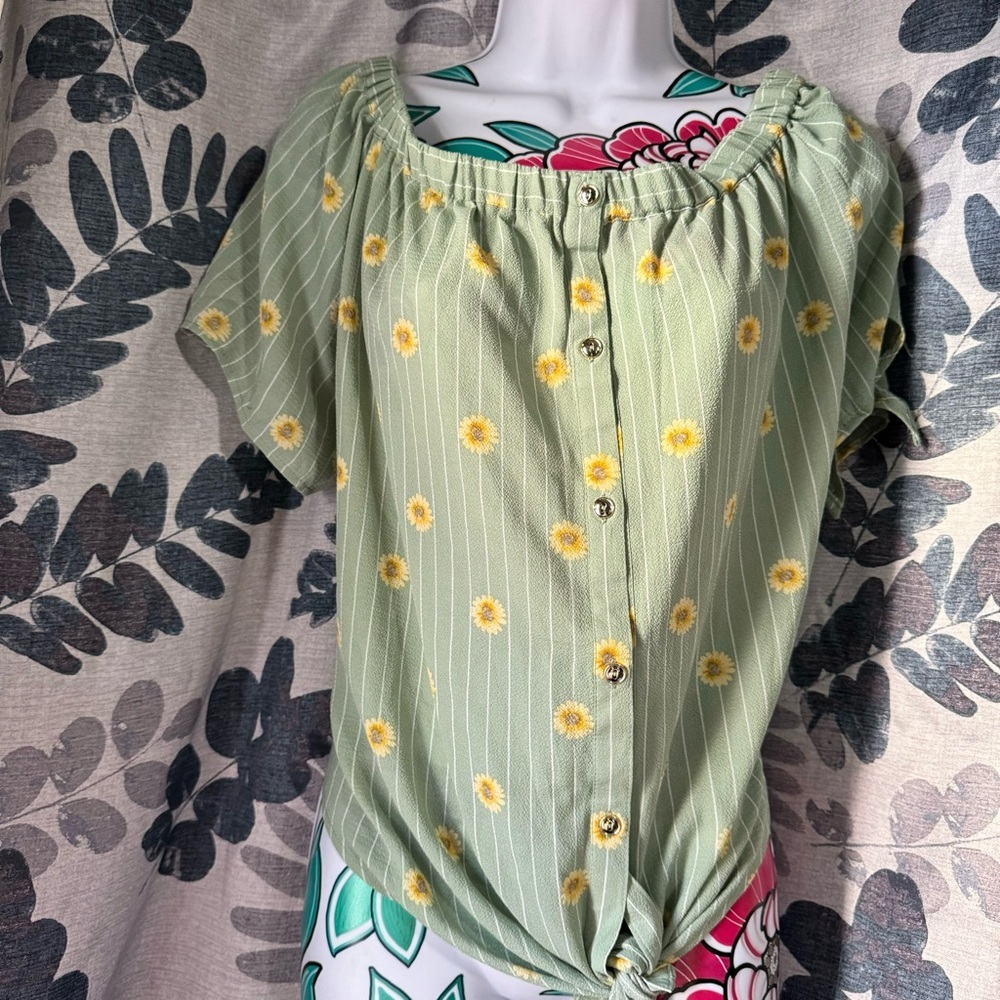 Daisy Print Mint Button Front Blouse